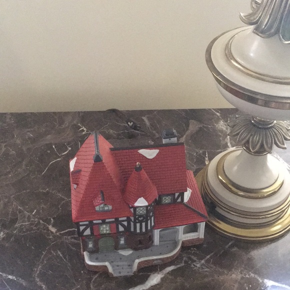 Miniature house size 8 by 8 by 5 inches - Picture 10 of 17